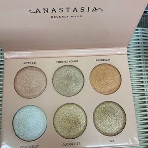Anastasia Beverly Hills glow kit